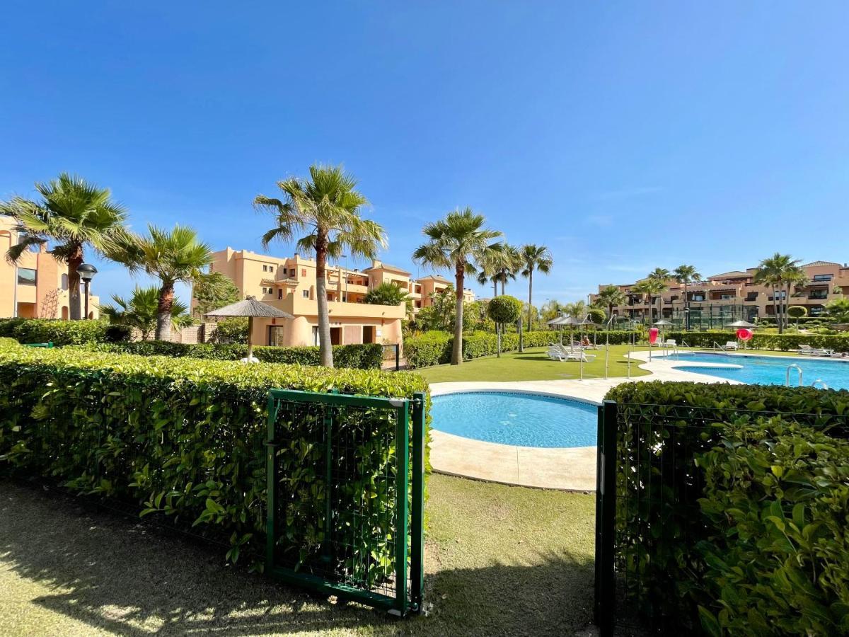 Casares Beach Golf Apartment With Private Garden Direct Pool Access Екстер'єр фото