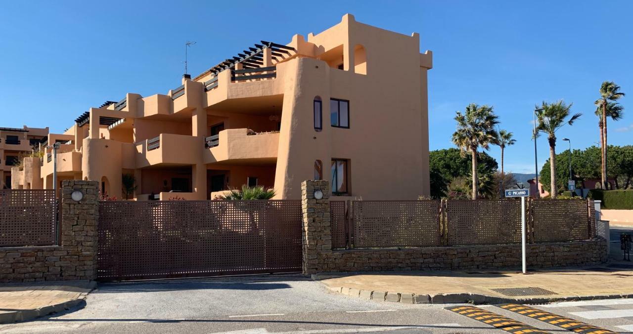 Casares Beach Golf Apartment With Private Garden Direct Pool Access Екстер'єр фото